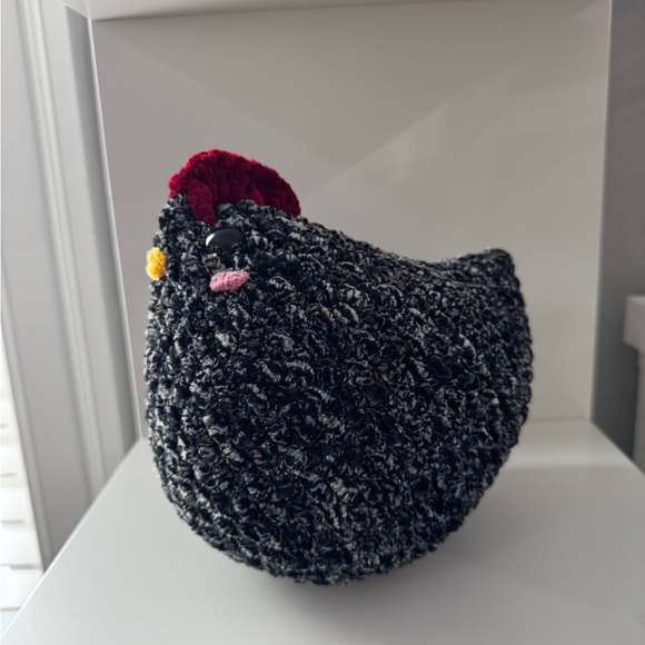 Handcrafted crochet chicken 🐔 - Picture 4 of 4